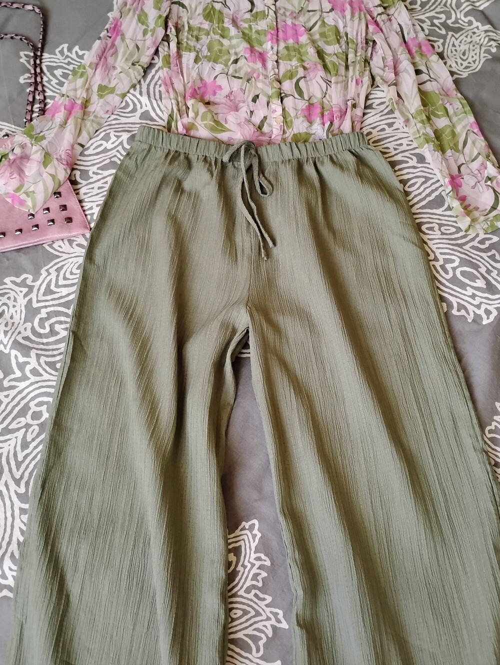 Casual 2 pc. Woman's Outfit - Picture 5 of 6
